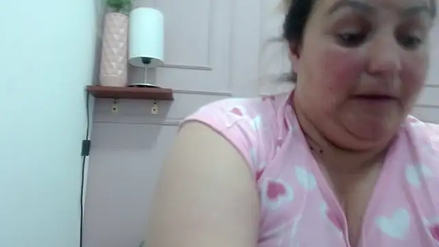 Snapshot of SweetRouse__ chatting on 10-05-25, 03:43 SweetRouse online show from 10-05-25, 03:43