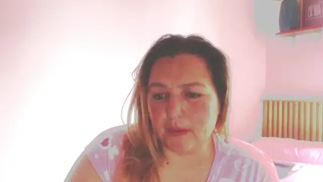 Snapshot of SweetRouse__ chatting on 10-18-25, 03:02 SweetRouse online show from 10-18-25, 03:02