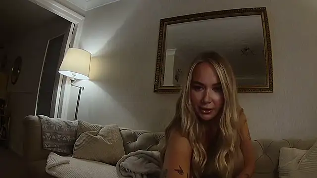 Snapshot of BarbieDolly_x chatting on 09-28-25, 12:38 BarbieDolly x online show from 09-28-25, 12:38