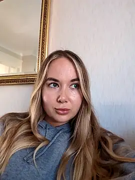 Snapshot of BarbieDolly_x chatting on 10-09-25, 03:54 BarbieDolly x online show from 10-09-25, 03:54