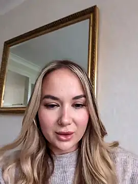 Snapshot of BarbieDolly_x chatting on 10-17-25, 02:30 BarbieDolly x online show from 10-17-25, 02:30