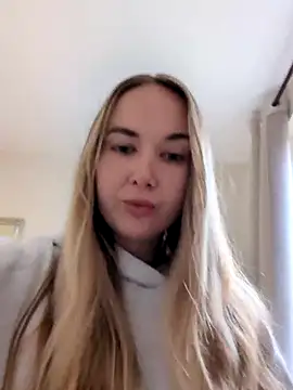 Snapshot of BarbieDolly_x chatting on 10-30-25, 02:07 BarbieDolly x online show from 10-30-25, 02:07