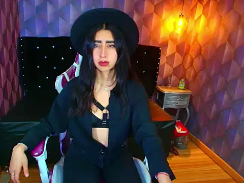 Snapshot of Nanisshawna chatting on 10-29-25, 03:31 Nanisshawna online show from 10-29-25, 03:31