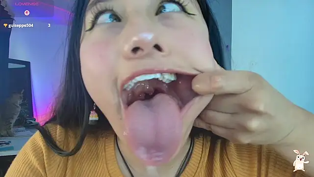 Hinata 21  online show from 12-17-25, 08:48