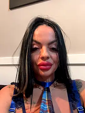 Snapshot of CarmenMB chatting on 10-18-25, 07:58 CarmenMB online show from 10-18-25, 07:58