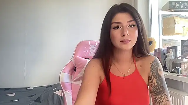 Snapshot of RossyStrawberryV chatting on 09-25-25, 10:08 RossyStrawberryV online show from 09-25-25, 10:08