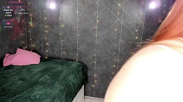 Red FoxGirl online show from 12-22-25, 02:58