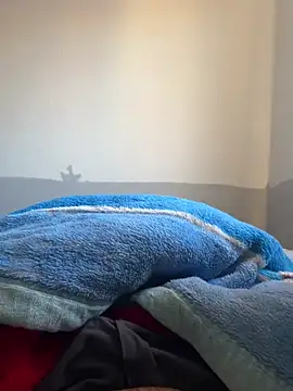 Snapshot of herinhos38 chatting on 09-24-25, 09:23 herinhos38 online show from 09-24-25, 09:23