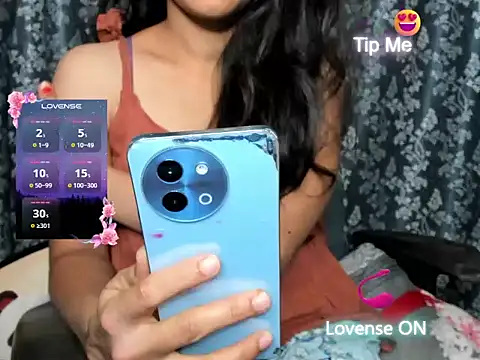 Queen-Bee143 online show from 02-27-26, 06:41