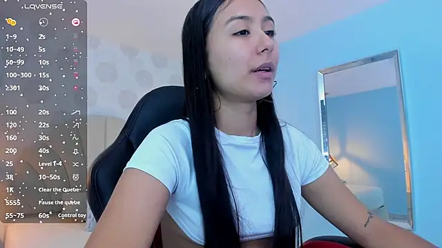 Snapshot of ALAHIACRUZ1 chatting on 06-13-26, 11:13 ALAHIACRUZ1 online show from 06-13-26, 11:13