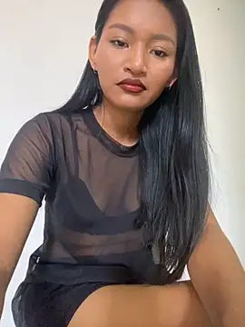 Snapshot of fenixzara chatting on 09-29-25, 12:32 fenixzara online show from 09-29-25, 12:32