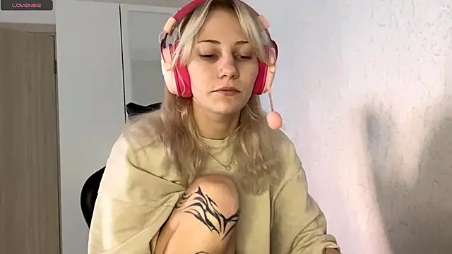 KandaceMassanelli online show from 10-18-25, 08:15
