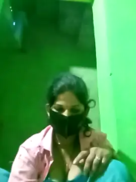 Cuty nensi online show from 10-28-25, 01:53