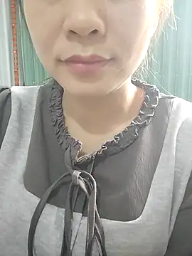 Snapshot of Girl_Shy2000 chatting on 11-10-25, 02:32 Girl Shy2000 online show from 11-10-25, 02:32