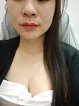 Snapshot of Girl_Shy2000 chatting on 11-11-25, 10:21 Girl Shy2000 online show from 11-11-25, 10:21