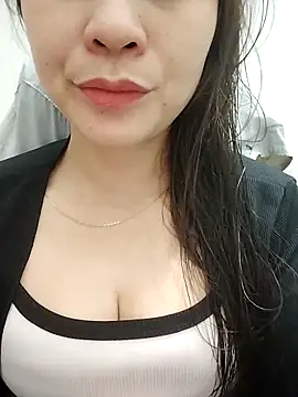 Snapshot of Girl_Shy2000 chatting on 11-12-25, 11:54 Girl Shy2000 online show from 11-12-25, 11:54