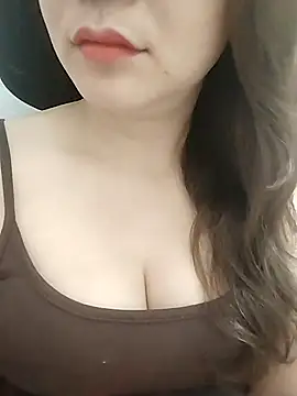 Girl Shy2000 online show from 04-15-26, 08:31