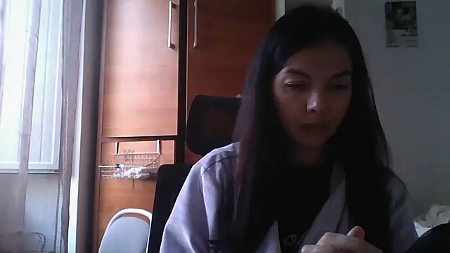 Snapshot of Lorivell chatting on 11-18-25, 10:41 Lorivell online show from 11-18-25, 10:41