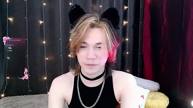 Snapshot of evan_reinhart chatting on 11-08-25, 12:44 evan reinhart online show from 11-08-25, 12:44