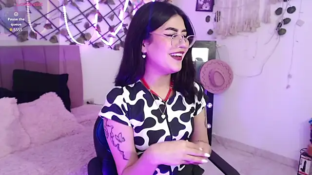 Snapshot of isa_bunny18 chatting on 10-24-25, 03:25 isa bunny18 online show from 10-24-25, 03:25