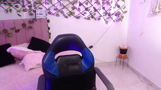 Snapshot of isa_bunny18 chatting on 11-12-25, 12:00 isa bunny18 online show from 11-12-25, 12:00