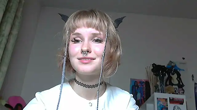 Snapshot of Paradoxy_ chatting on 04-23-26, 08:55 Paradoxy online show from 04-23-26, 08:55