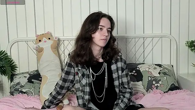 Snapshot of TarahCayne chatting on 10-15-25, 08:25 TarahCayne online show from 10-15-25, 08:25