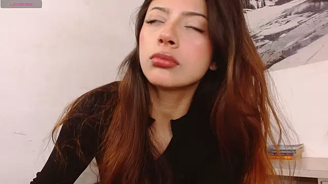 Snapshot of Adrianna5_ chatting on 03-27-26, 09:32 Adrianna5 online show from 03-27-26, 09:32