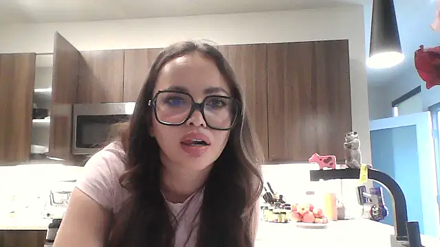 Snapshot of Elyrisse chatting on 10-26-25, 11:09 Elyrisse online show from 10-26-25, 11:09