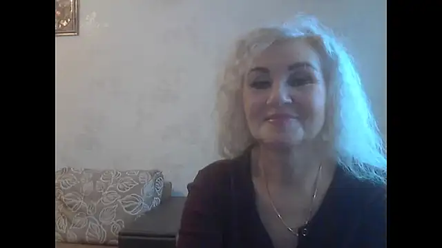 Snapshot of LadySexyBlond chatting on 05-11-26, 02:56 LadySexyBlond online show from 05-11-26, 02:56