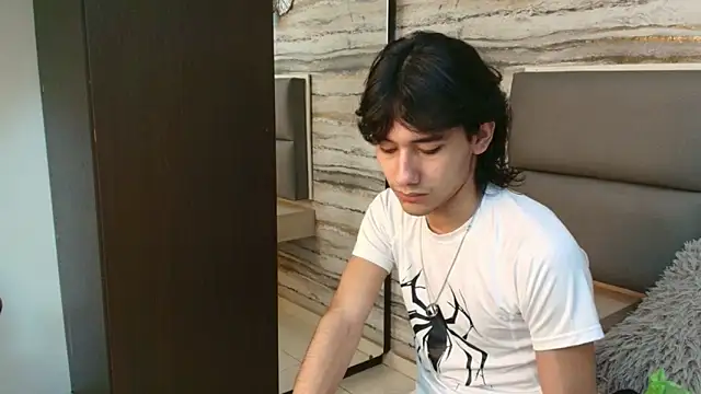 Lovers 21 online show from 12-16-25, 03:33