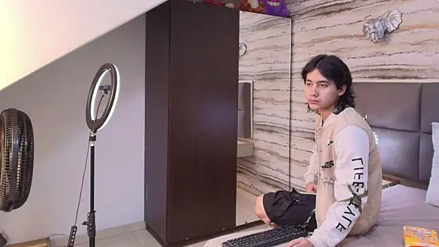 Lovers 21 online show from 05-22-26, 03:57