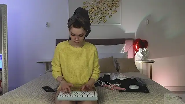 Nicole Broown  online show from 03-01-26, 08:55