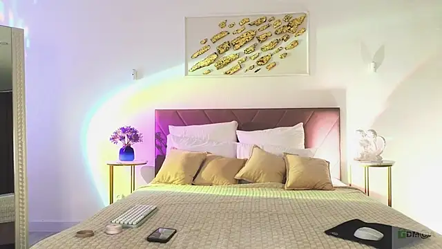 Nicole Broown  online show from 04-03-26, 09:13