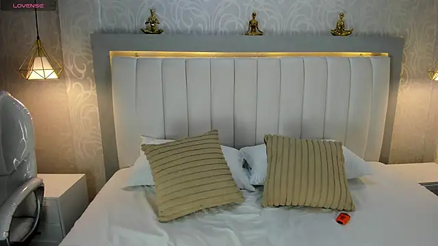 LillyWillss online show from 10-26-25, 04:07