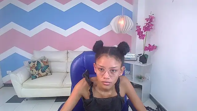 adisson petite1 online show from 10-06-25, 12:24