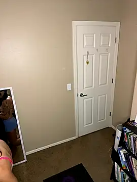 Snapshot of DesertLuxe chatting on 10-27-25, 07:18 DesertLuxe online show from 10-27-25, 07:18