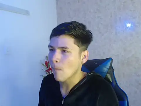 Aaron Foxxx online show from 10-22-25, 01:22