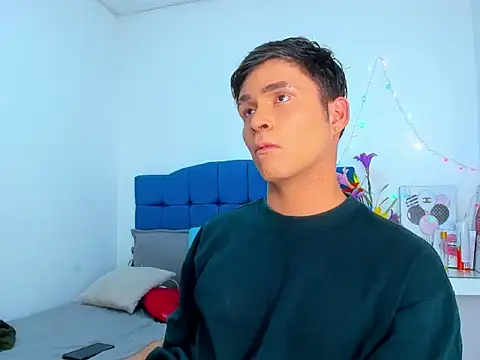 Aaron Foxxx online show from 11-30-25, 07:18