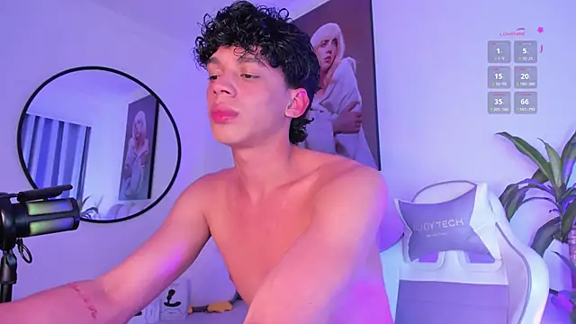 Snapshot of lion_stone chatting on 12-20-25, 04:30 lion stone online show from 12-20-25, 04:30