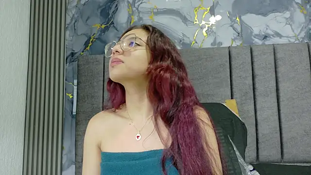 Snapshot of Abrilmirren chatting on 09-28-25, 11:26 Abrilmirren online show from 09-28-25, 11:26