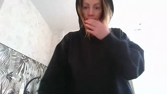 Snapshot of Thavione chatting on 02-04-26, 09:48 Thavione online show from 02-04-26, 09:48