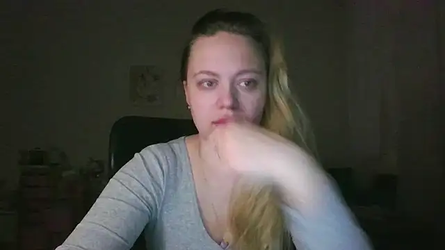 Snapshot of Cynoraye chatting on 03-04-26, 02:17 Cynoraye online show from 03-04-26, 02:17