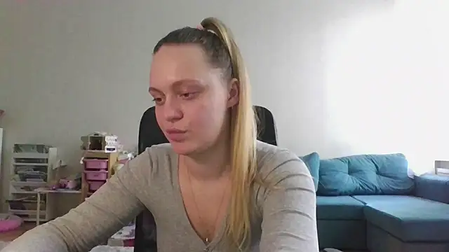 Snapshot of Cynoraye chatting on 03-04-26, 02:23 Cynoraye online show from 03-04-26, 02:23