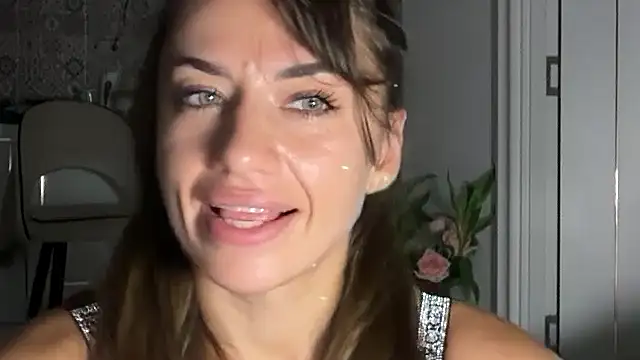 Snapshot of Roriann chatting on 02-14-26, 06:26 Roriann online show from 02-14-26, 06:26