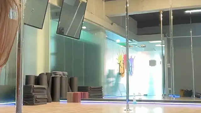 Snapshot of Roriann chatting on 02-25-26, 10:25 Roriann online show from 02-25-26, 10:25