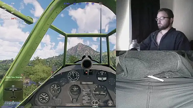 Snapshot of bear8t chatting on 10-18-25, 04:19 bear8t online show from 10-18-25, 04:19