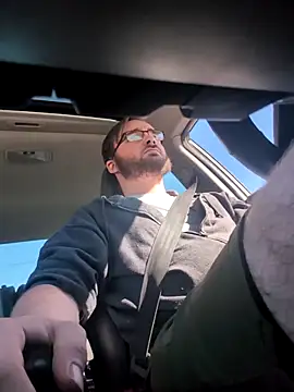 Snapshot of bear8t chatting on 10-29-25, 09:16 bear8t online show from 10-29-25, 09:16