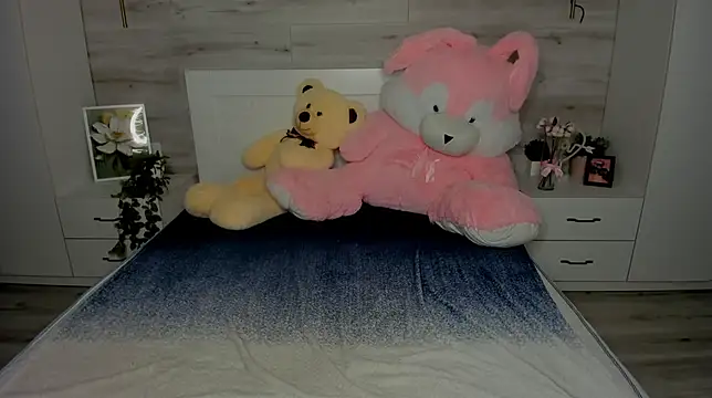Snapshot of LoraBlaze chatting on 10-15-25, 02:39 LoraBlaze online show from 10-15-25, 02:39