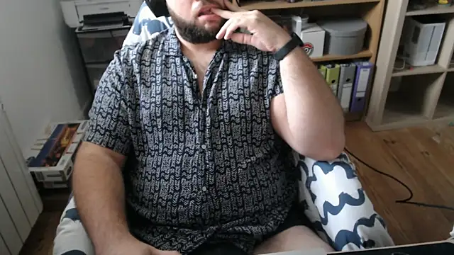 Snapshot of chubbear_fr chatting on 10-16-25, 10:05 chubbear fr online show from 10-16-25, 10:05